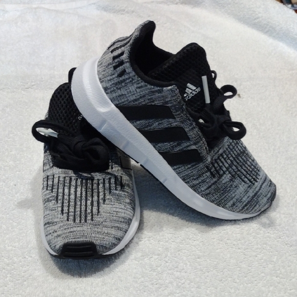 Adidas Kids Black and Gray Sneakers - Picture 5 of 5